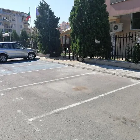 Апартамент Family Hotel Megas *