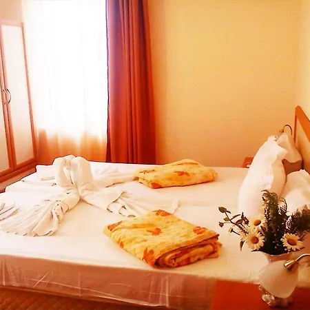 Family Hotel Megas Апартамент