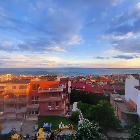 Апартамент Family Hotel Megas