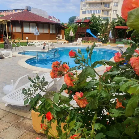 Апартамент Family Hotel Megas