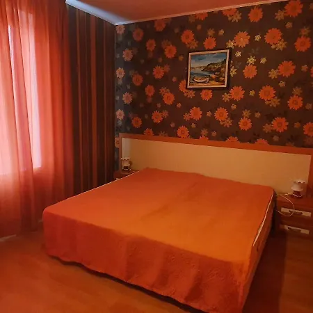 Апартамент Family Hotel Megas