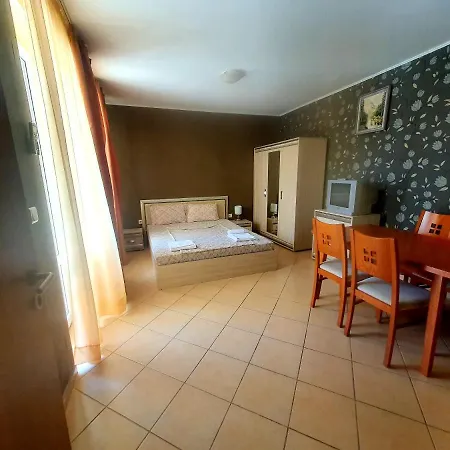 Family Hotel Megas Апартамент *