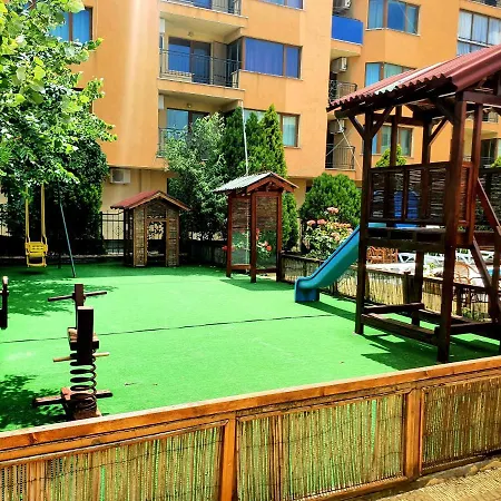 Family Hotel Megas Апартамент