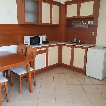 Апартамент Family Hotel Megas *