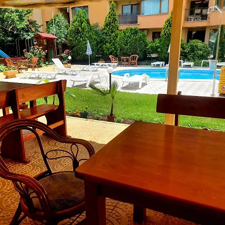 Family Hotel Megas Апартамент