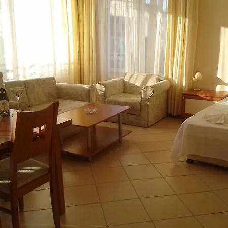 Апартамент Family Hotel Megas